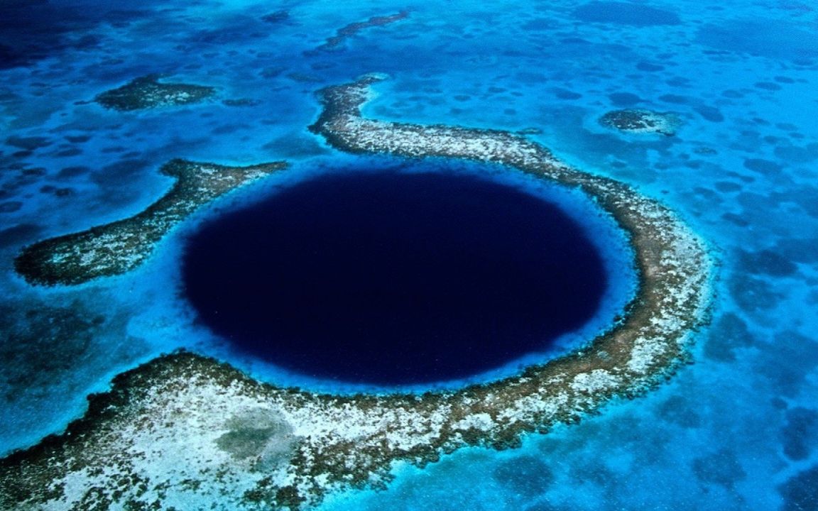 太平洋深处发现直径400米的神秘蓝洞内部藏有惊天之秘
