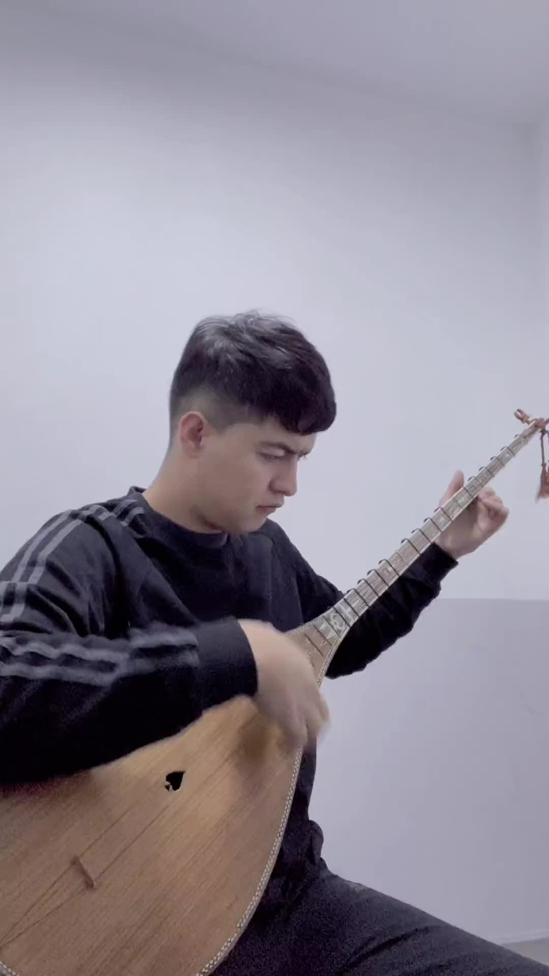 乐器演奏民族音乐都塔尔abaydullaosman