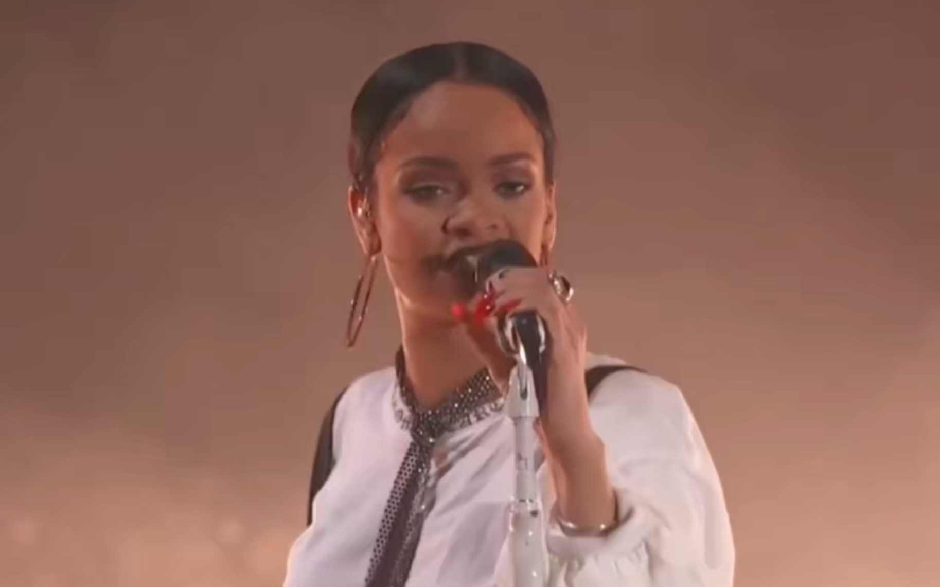 [图]Rihanna经典脑爱现场Love On the Brain 2016年Global Citizen Festival 中英双字1080p