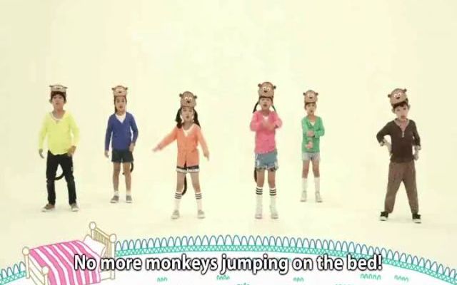 [图]Three Little Monkeys唱唱跳跳学童谣