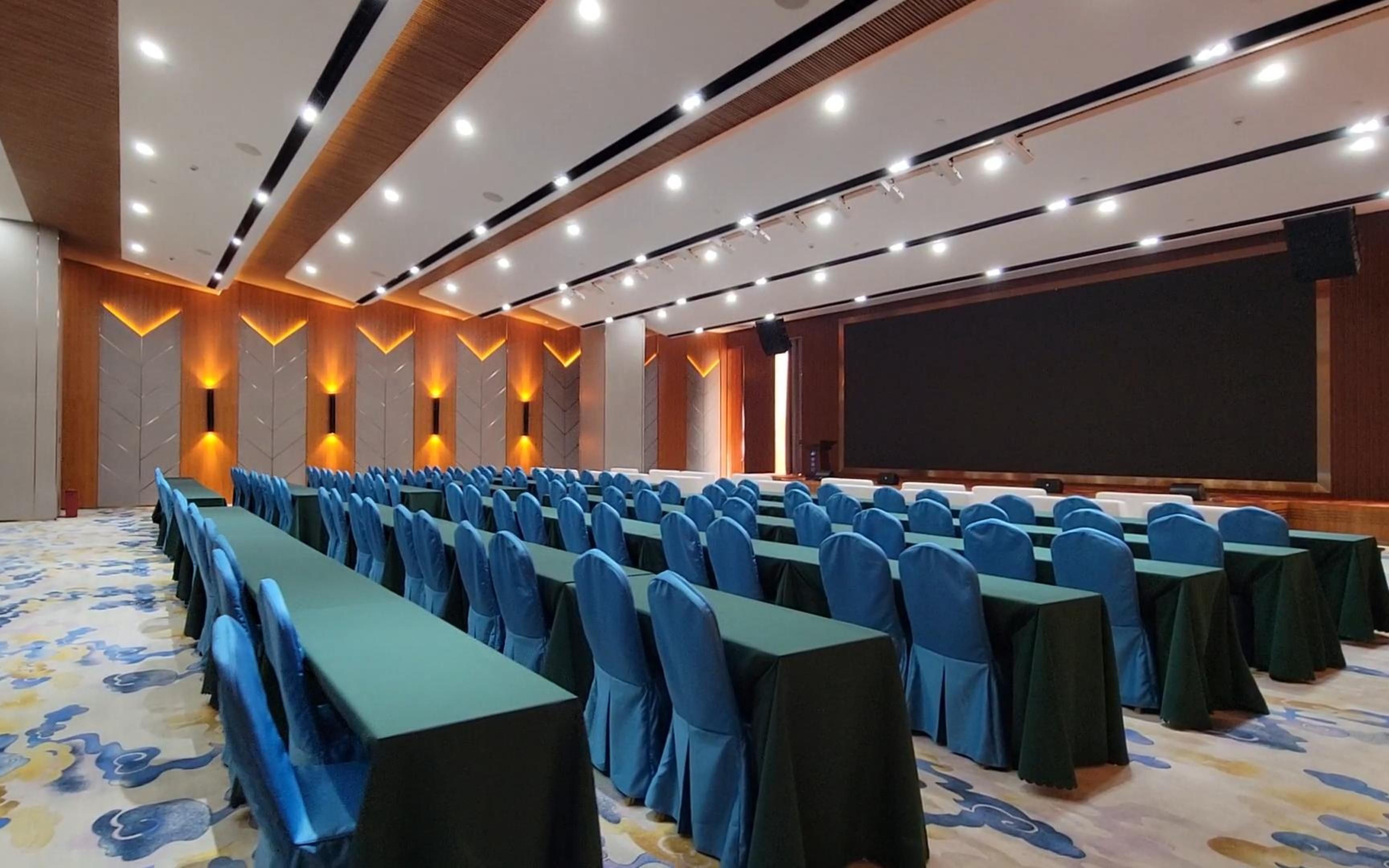 国宾级会议厅服务各大企业,能在这里办公真不简单