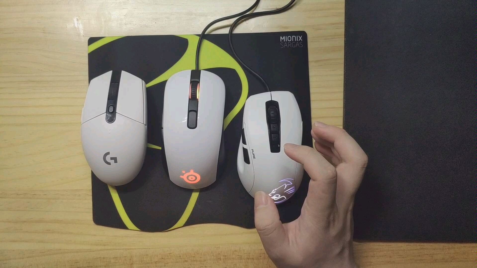 罗技赛睿冰豹最具性价比鼠标白色中小手鼠标百元系列