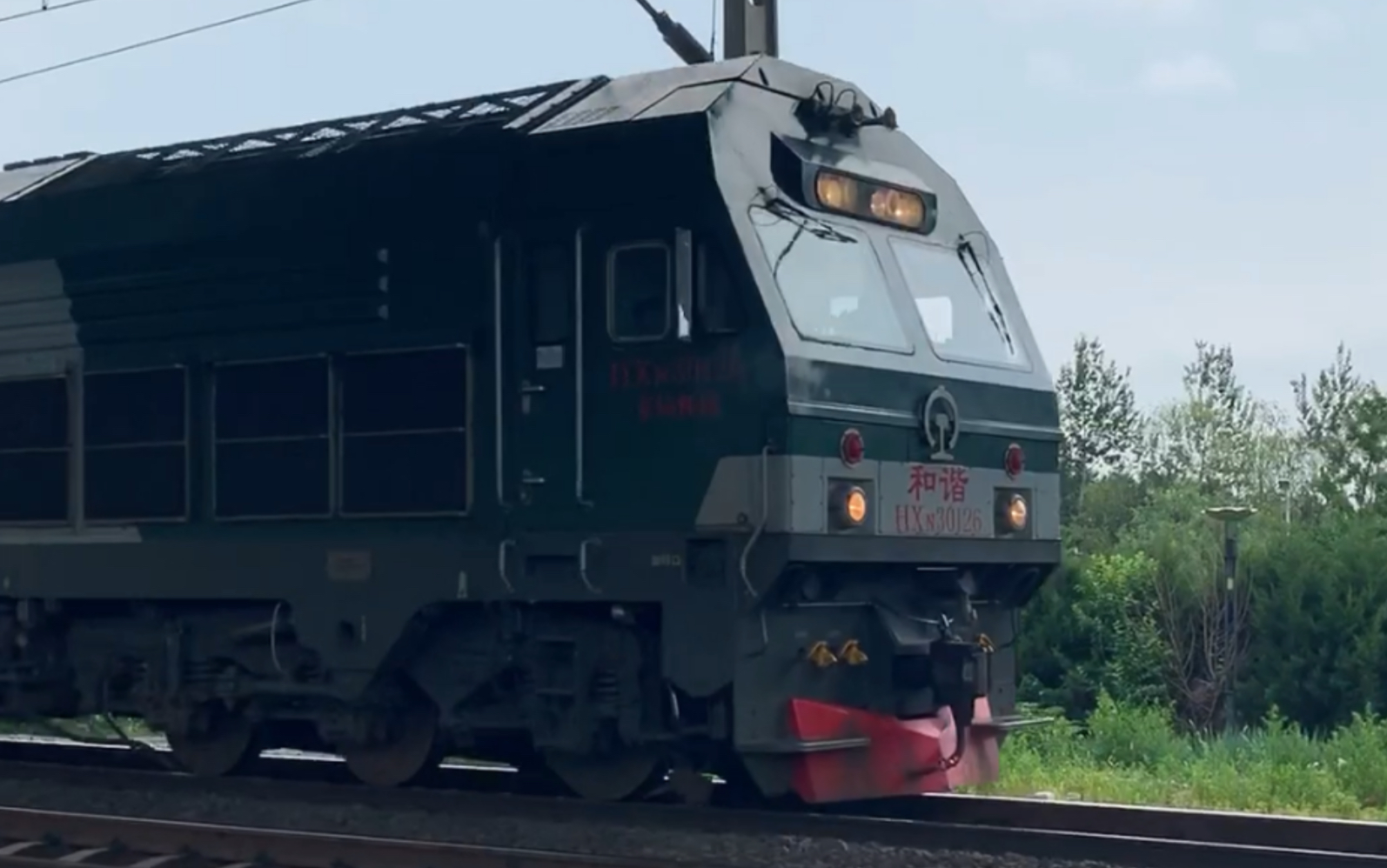 hxn3和谐3型内燃机车单车回段