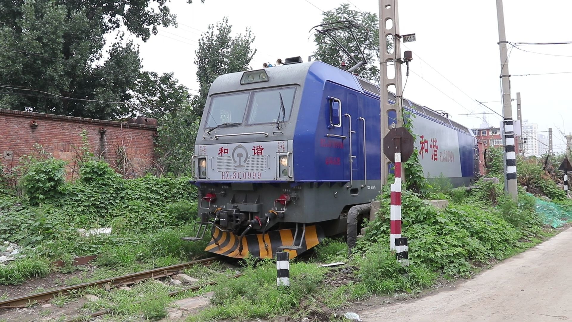 京局石段hxd3c-0999(k849/50本务机)单机前弓进保定运用车间