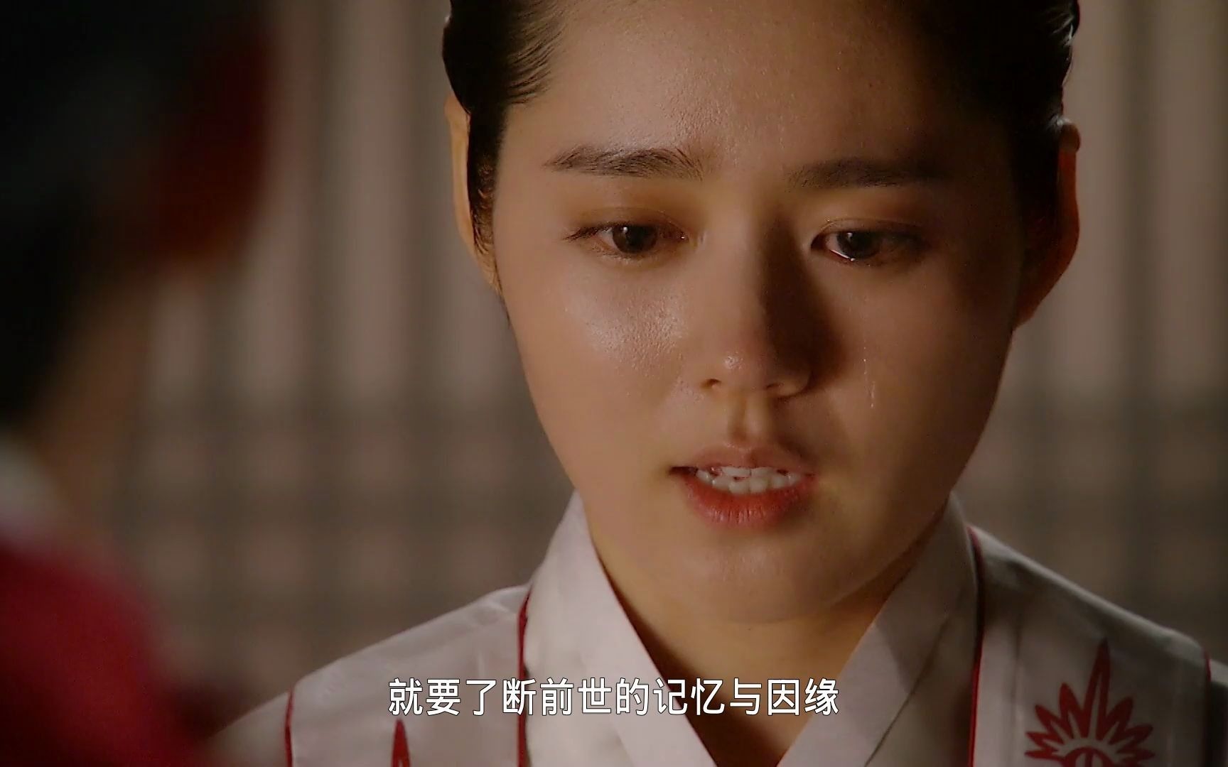 拥抱太阳的月亮字迹一模一样王上对女巫身份起疑太揪心了