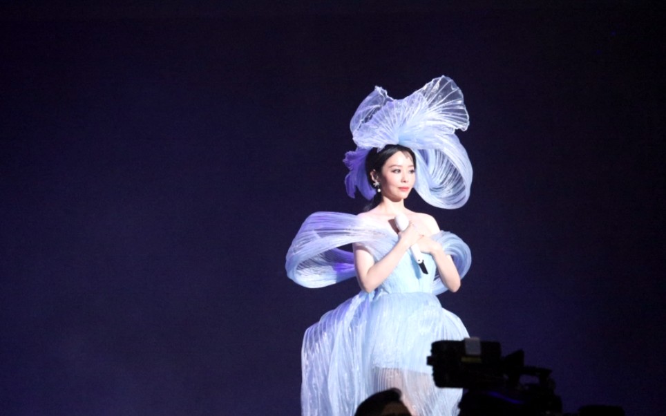 张靓颖南京站 画心大合唱