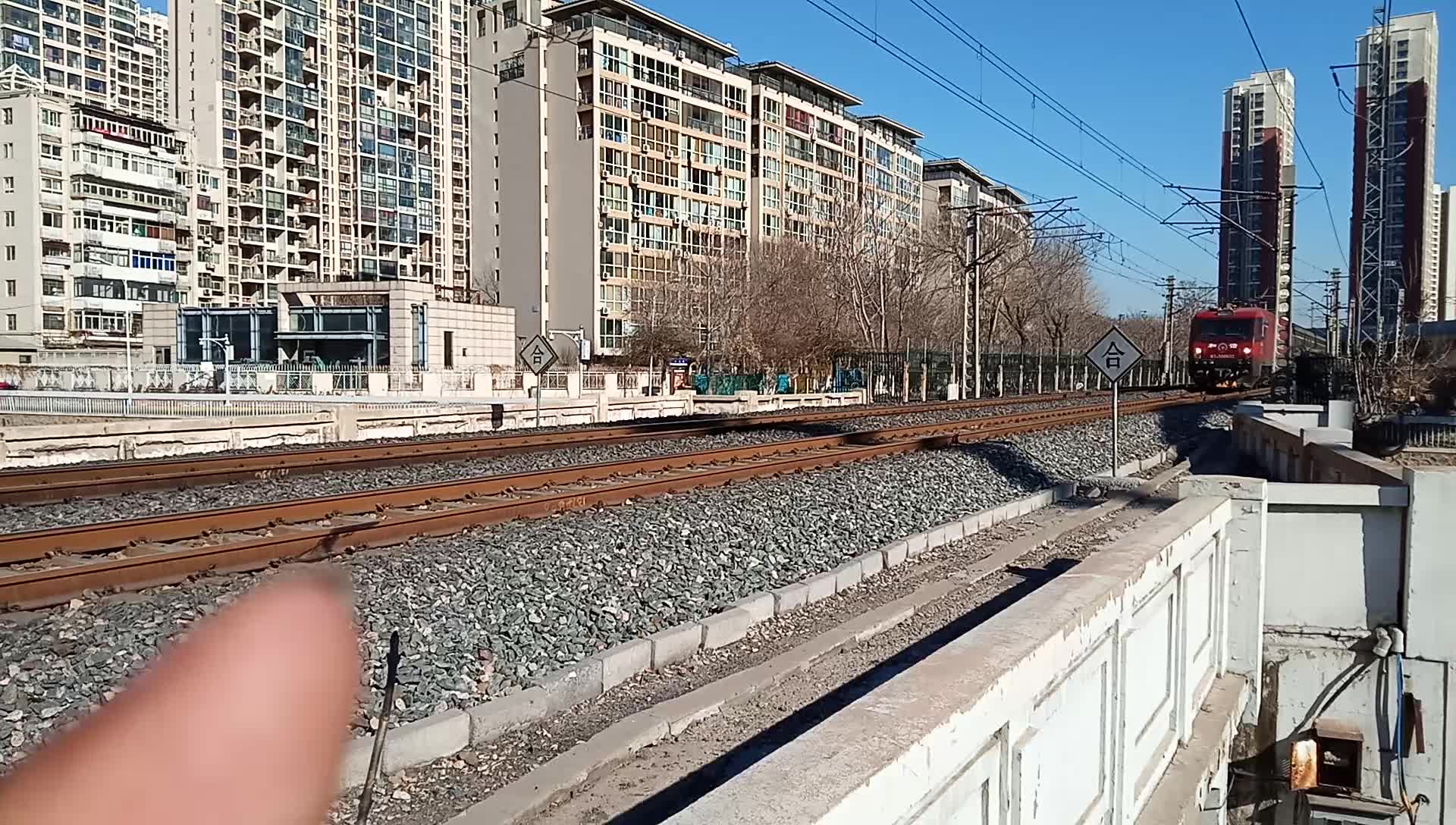 【中国铁路】津山路,友好鸣笛的司机
