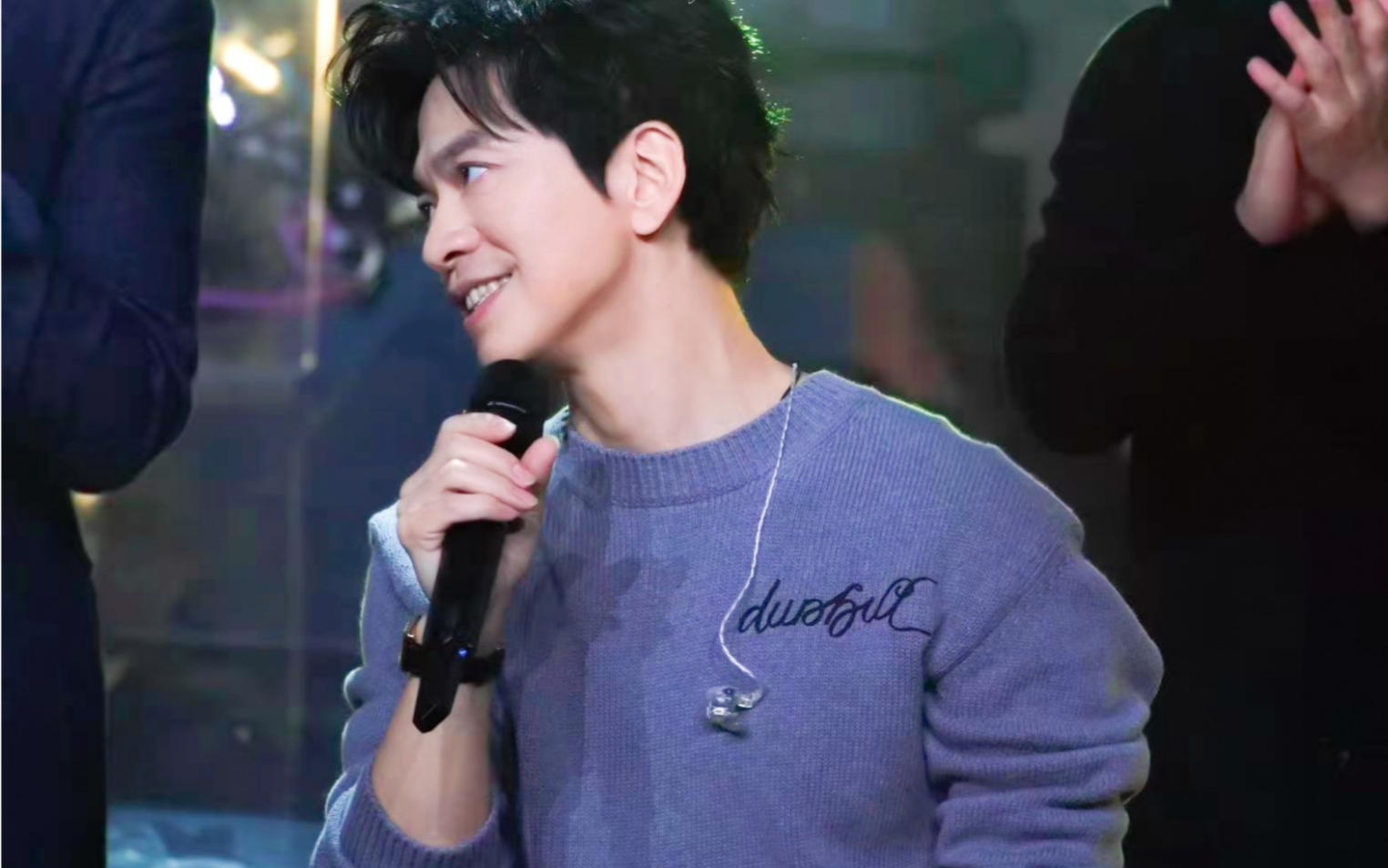 李健《枫桥夜泊》是16年发表在碎乐上的歌,后来这个app改名上面的歌也