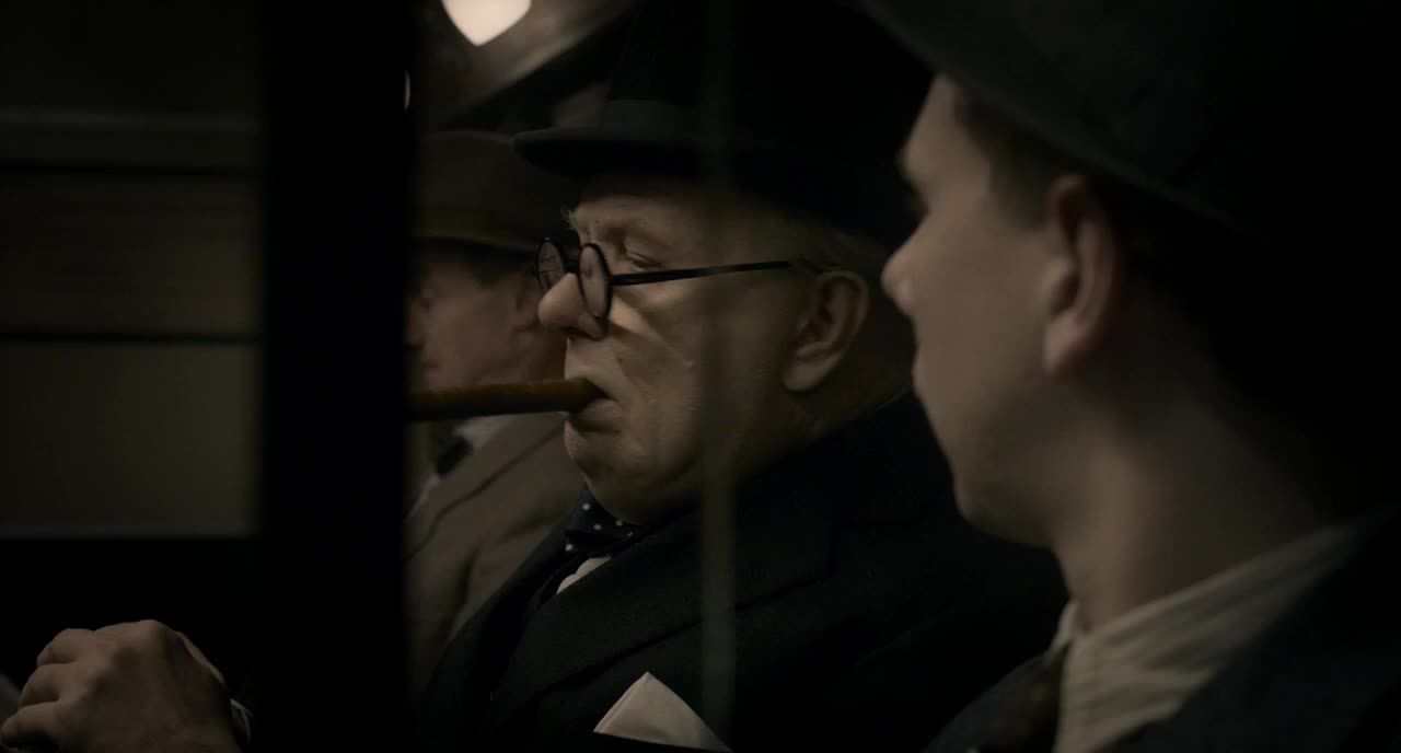 【至暗时刻】丘吉尔坐地铁 举行即兴演讲和亲民活动