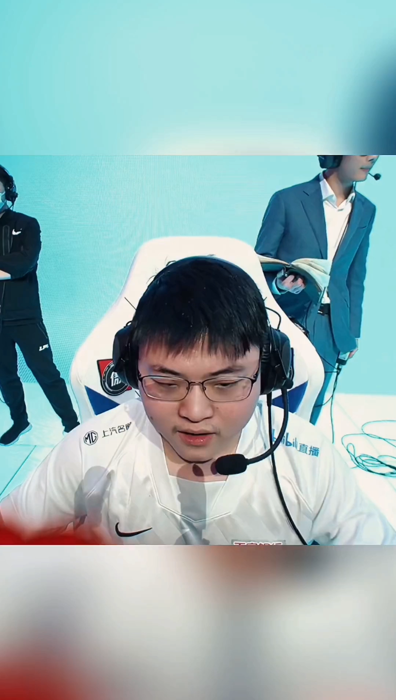 乌兹 简自豪 uzi复出后首秀!哈哈哈