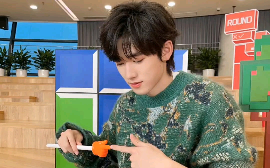 宋亚轩_集可爱与帅气为一身