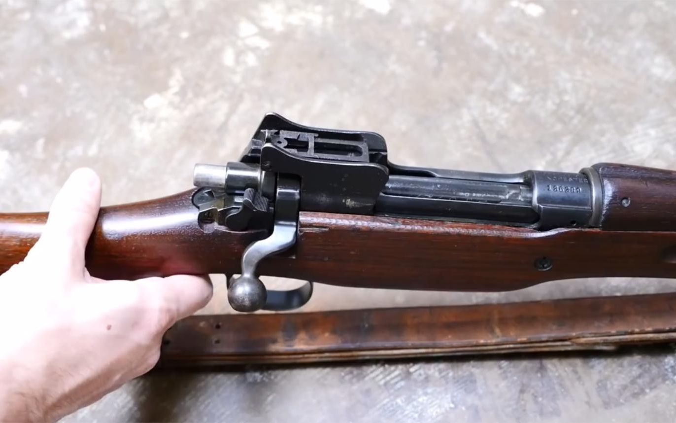 恩菲尔德m1917式步枪,枪机仿自毛瑟式,安全,简单,坚固和可靠