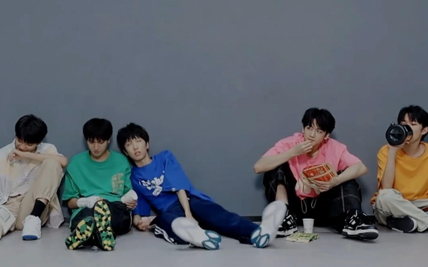 【tf家族】跳《u》前的情景剧 穆祉丞陈天润童禹坤姚昱辰邓佳鑫黄朔
