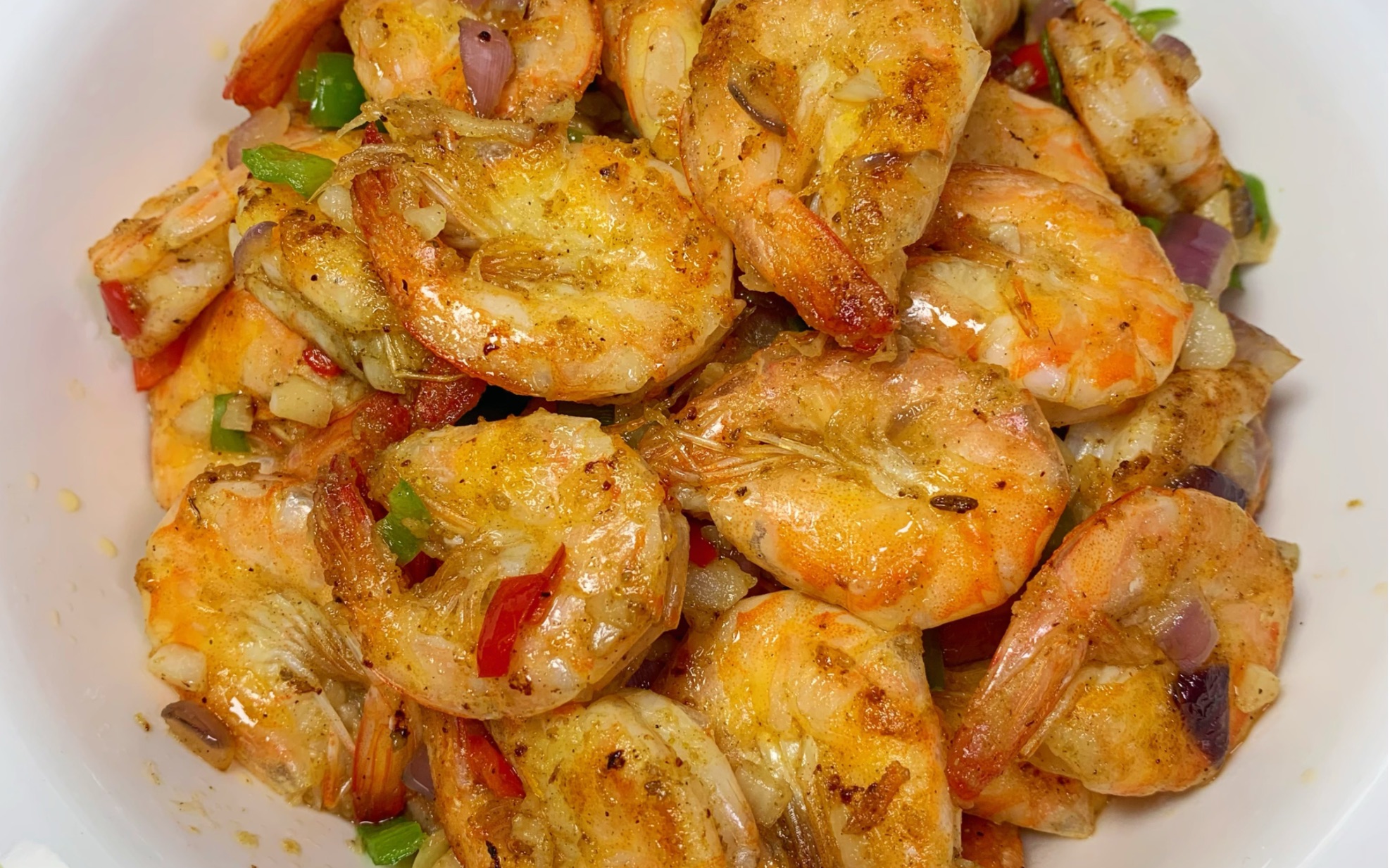 椒盐大虾这样做,咸香酥脆,一口一个,好吃到连壳都不剩