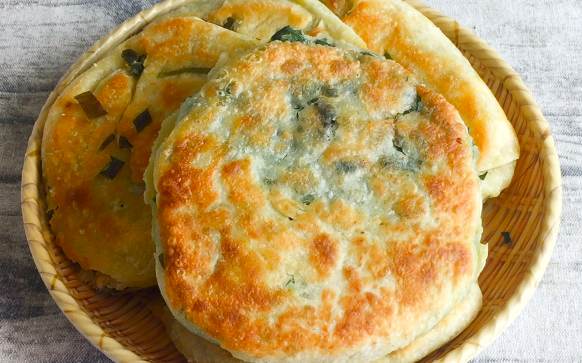 面粉别蒸馒头了破解上海阿大葱油饼出锅比肉饼还香超好吃三丰美食