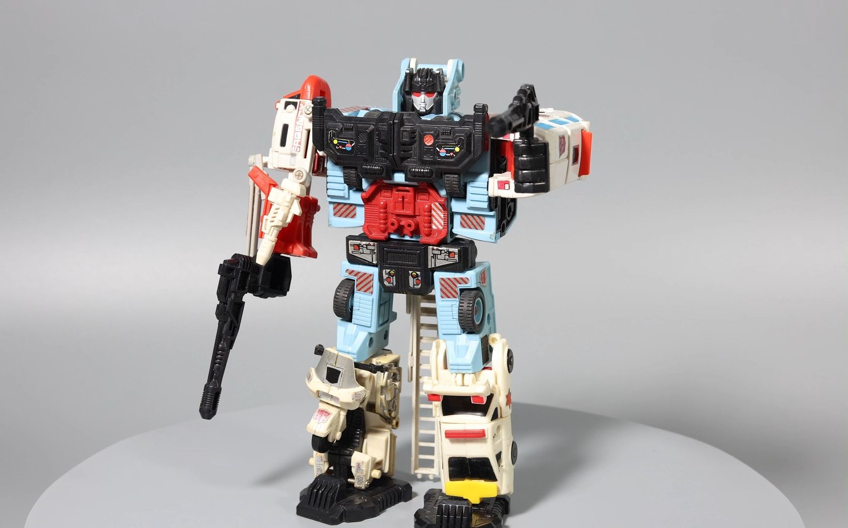 接近40年的正版g1变形金刚----守护神 defensor 把玩分享!