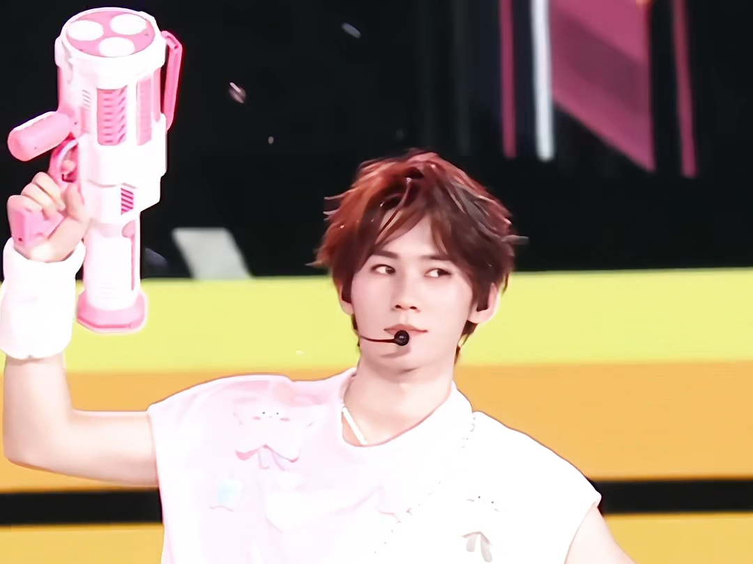 【张真源】挂上小松鼠的披萨老师