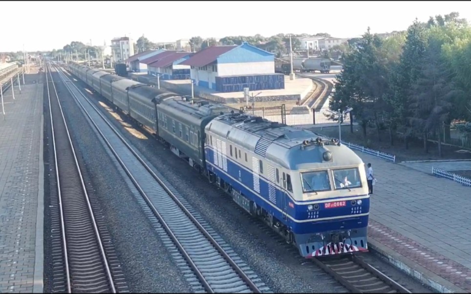 【中国铁路】滨北线 k7065次(哈尔滨-抚远)列车进呼兰站 哈局三段df11