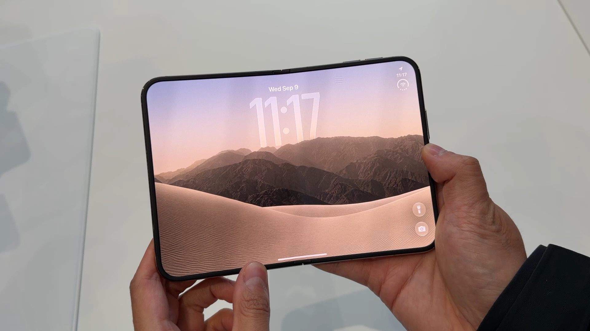 iPhone Duo 真机上手!这就是苹果第一款折叠屏!