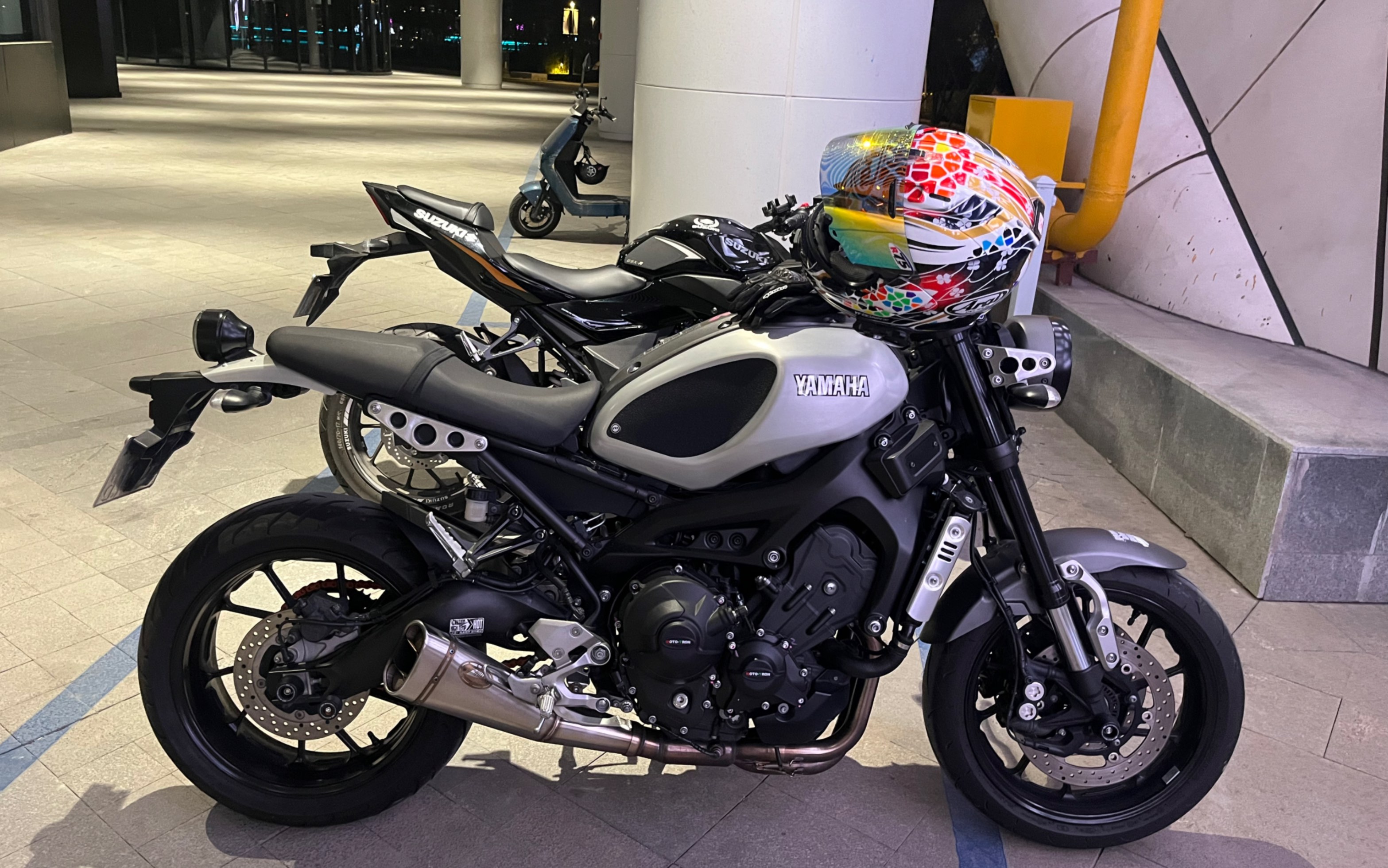 复古老头乐扮猪吃老虎 雅马哈xrs900 日常骑行 zard全段排气