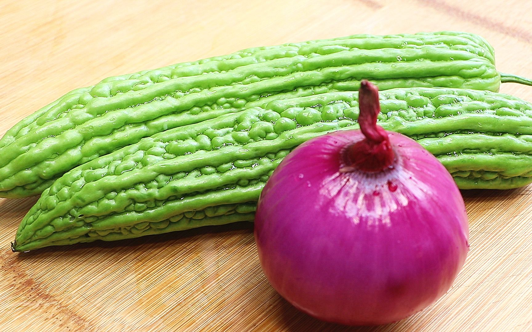 苦瓜和洋葱真是绝配,天热来一盘,清凉又去火,每次上桌都光盘