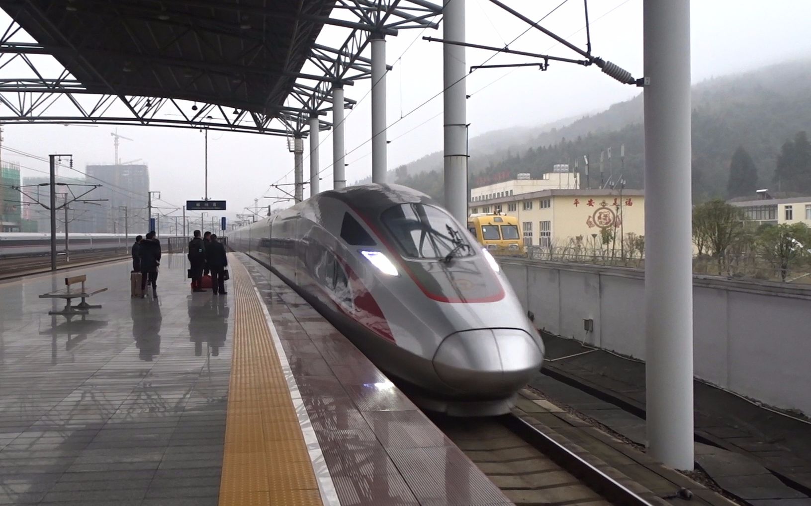 【拍车】g72次cr400af重联进入郴州西站