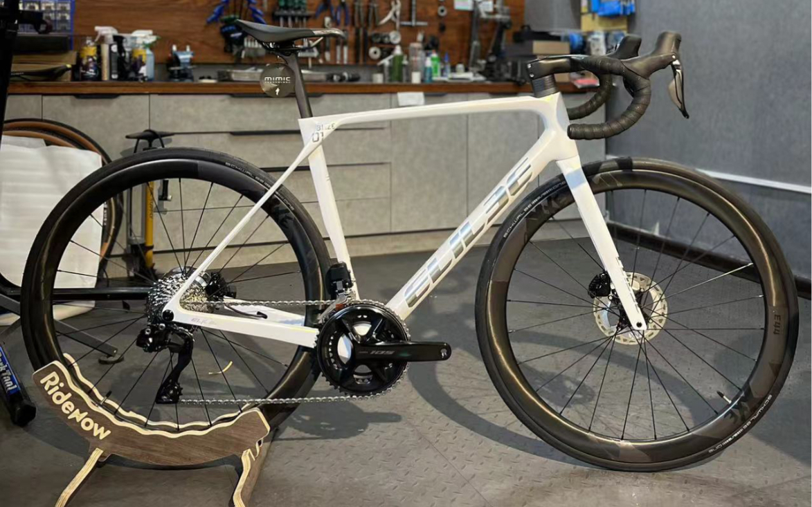 感谢knight 丁装的小白车,感谢车友玉米拍的视频,新车elilee很好骑!