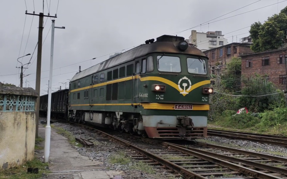 【坪木线】df4b-9092货列进坪南站