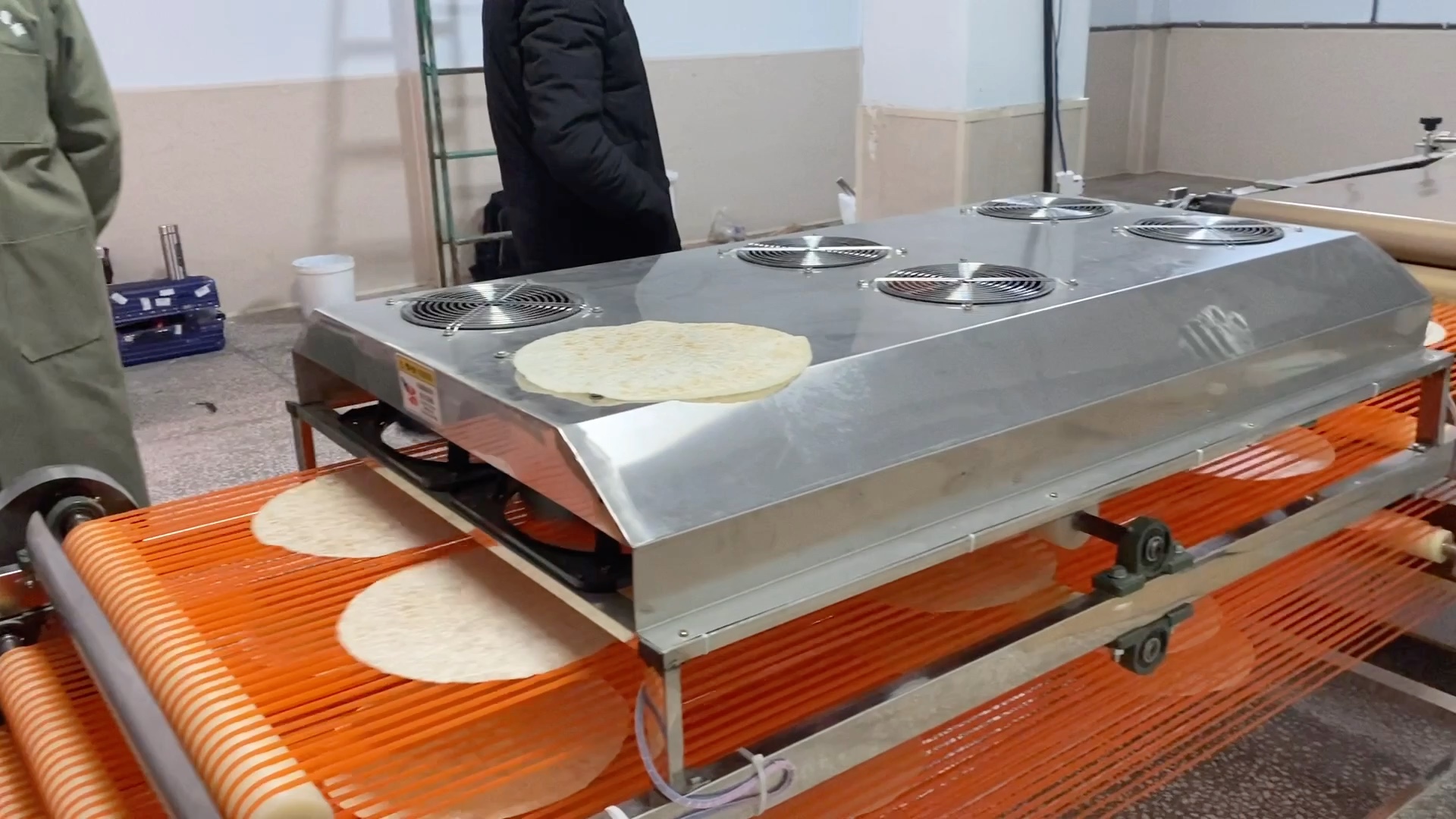 全自动烙馍机,鸡肉卷饼机,电加热单饼机一次成型