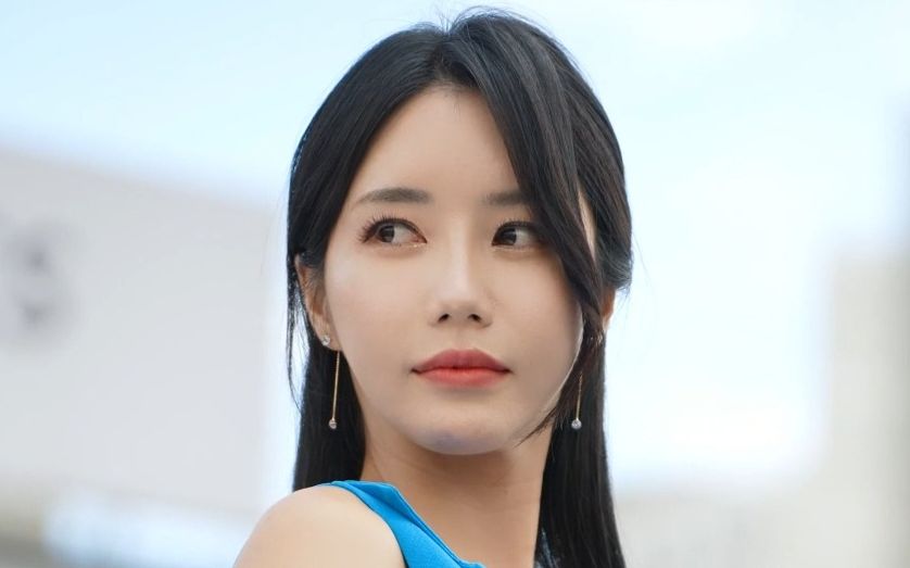 韩国超高人气美女车模林率雅,率性大方,美丽优雅,笑容甜美,人如其名!