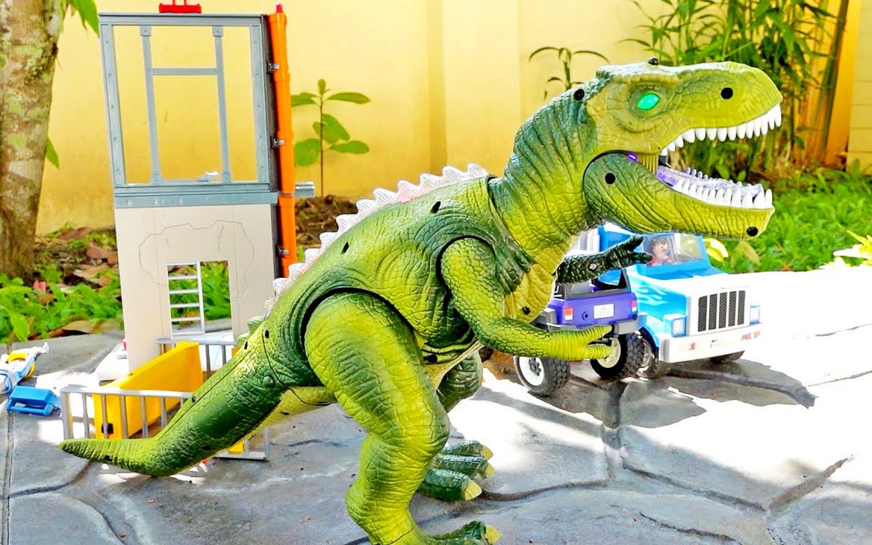 儿童益智动画:大恐龙出来攻击人类,施工队紧急出动制服它