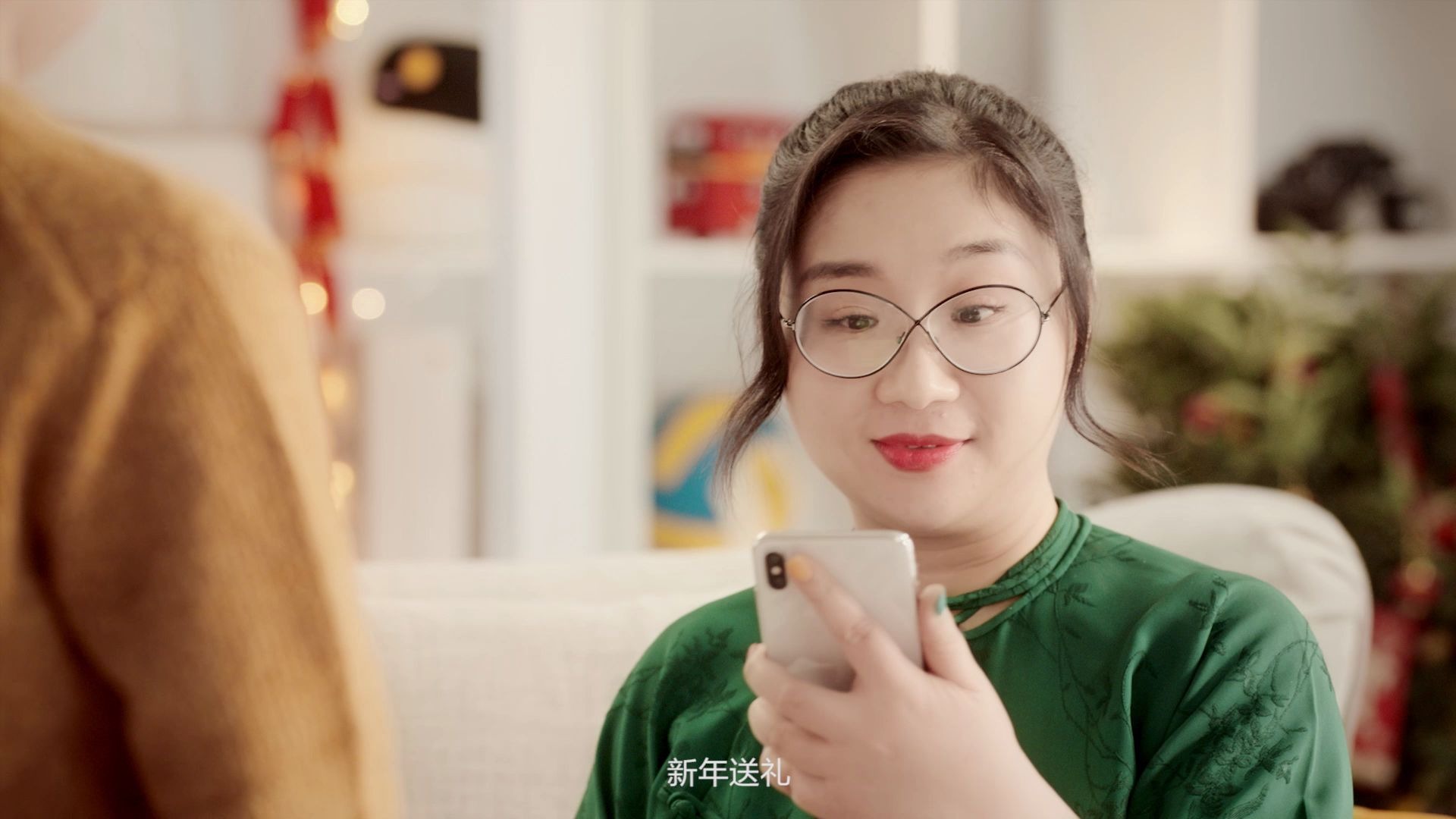 傅首尔阿尔法蛋送礼新选择病毒广告-衣服篇