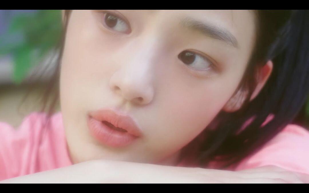 新女团NewJeans新曲Hurt MV公开 - 哔哩哔哩