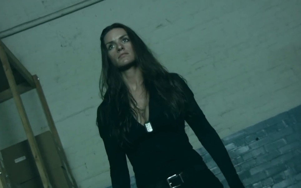 女反派杀手功夫不敌被刺死