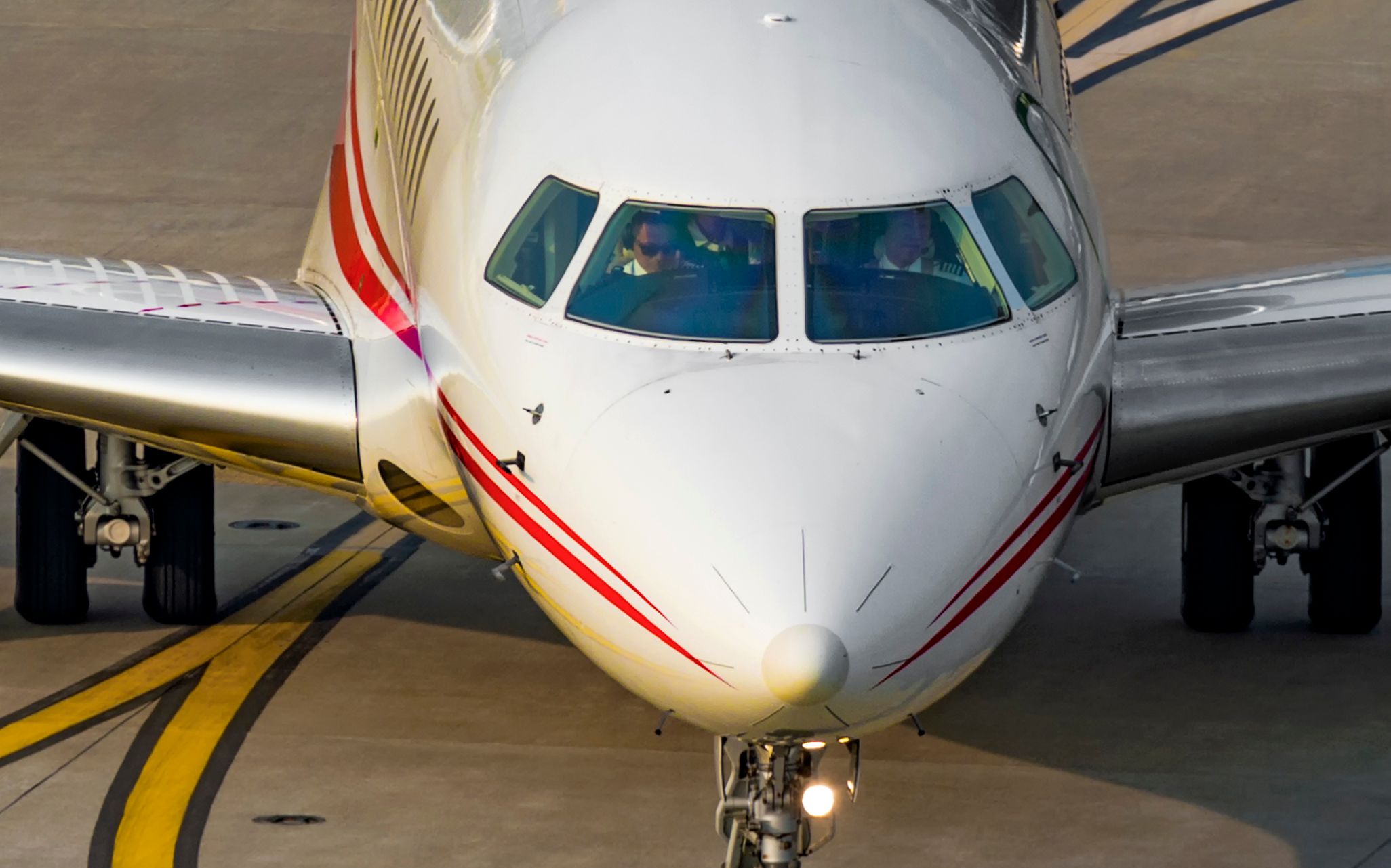 看私人飞机上客 三架不同型号三发公务机 你们分得清吗