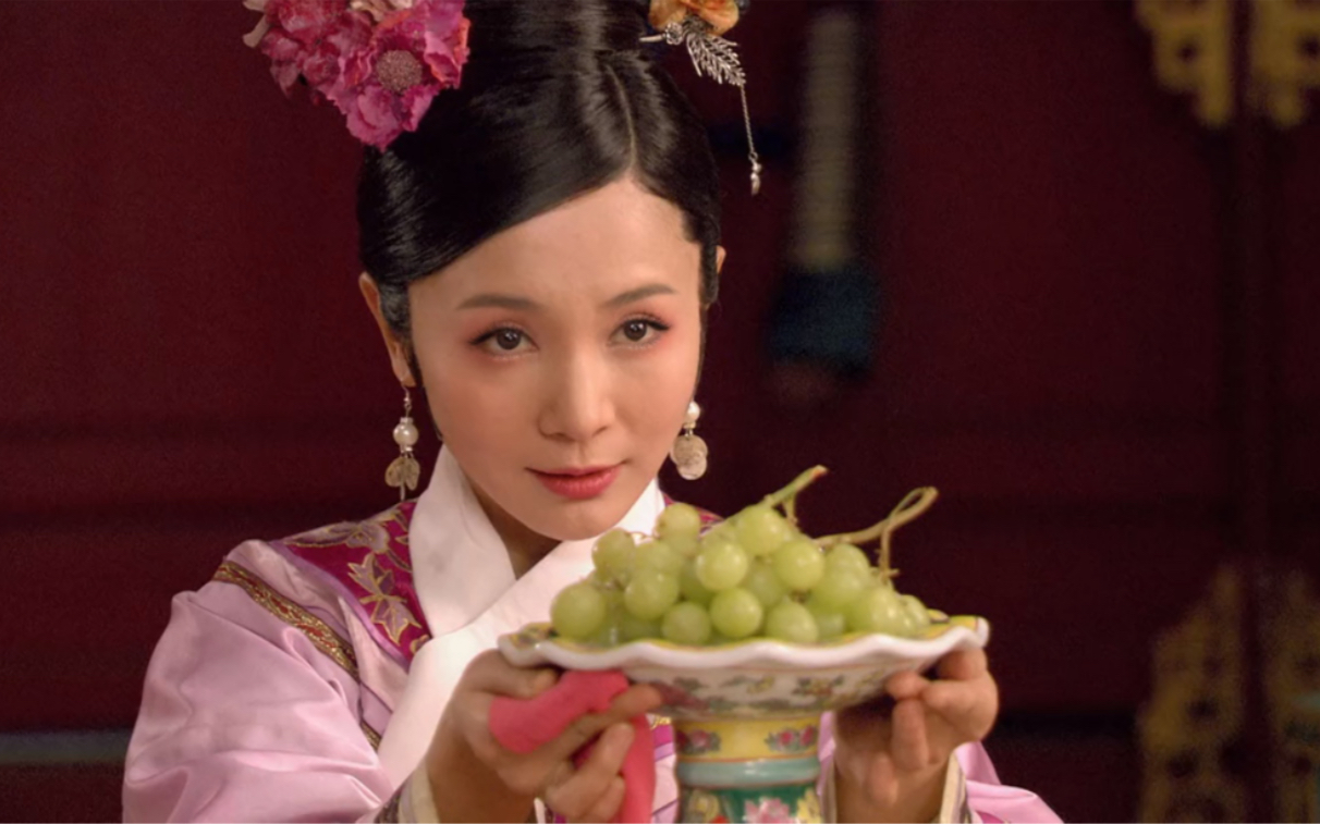 臣妾折了一盘翠果好打烂她的嘴