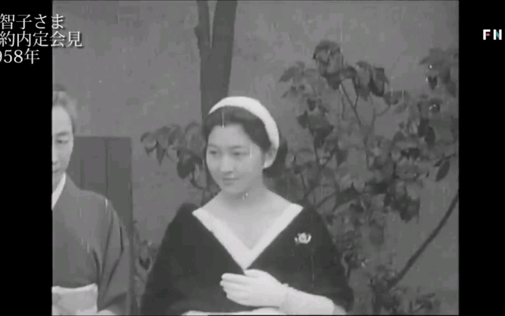 [图]《日本皇室》美智子皇后（平成）订婚记者会。1958年影像。