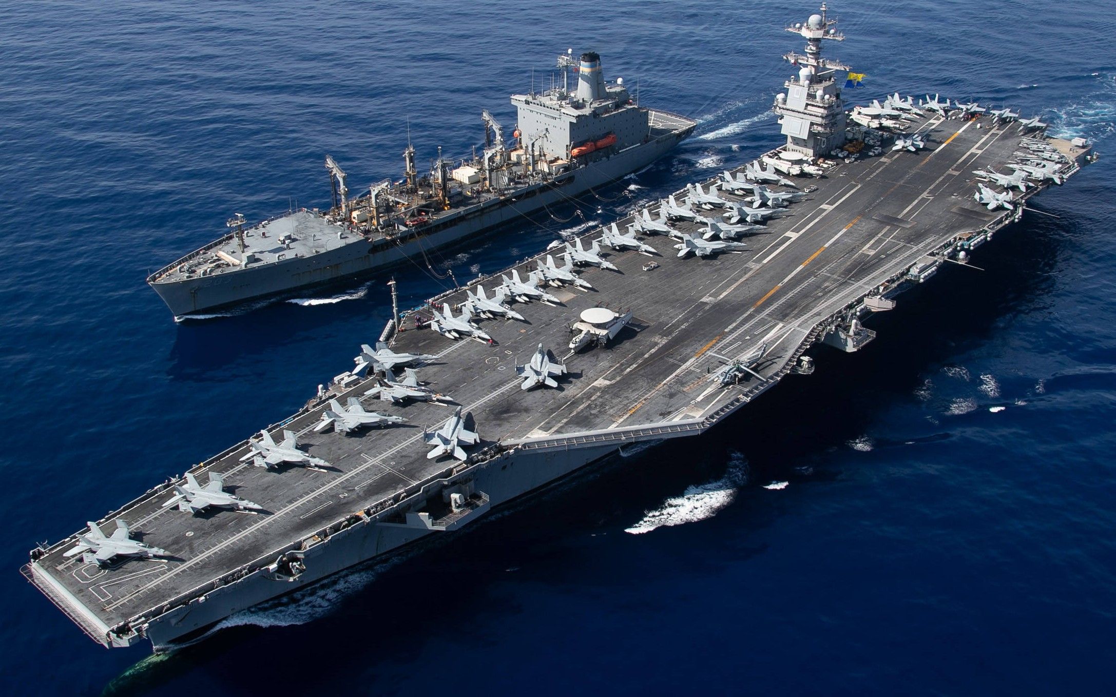 美国海军福特号航空母舰打击群都有哪些舰艇组成?