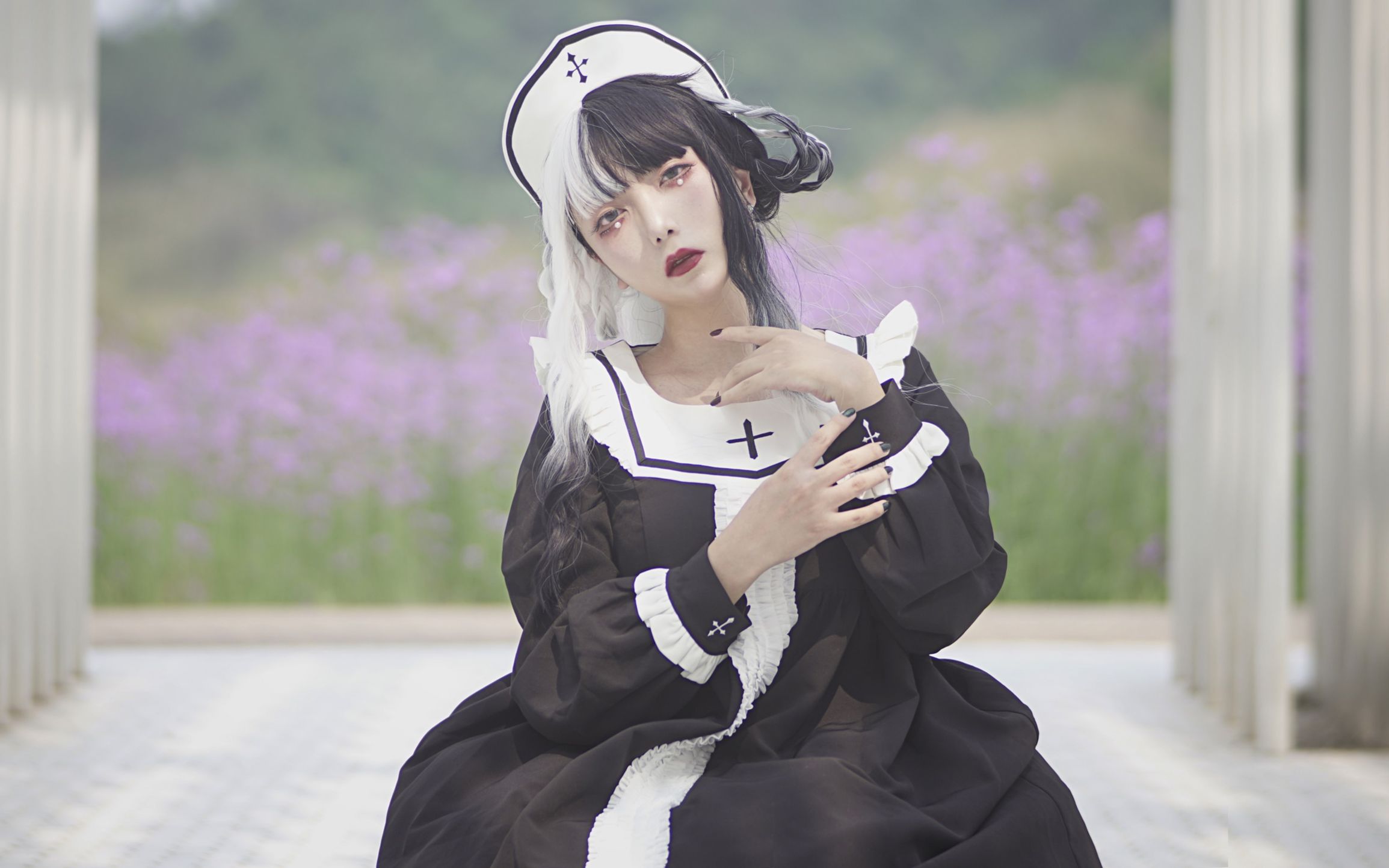 【子夜】教堂花丛中的圣修女,沐浴在圣光中的lolita小裙子