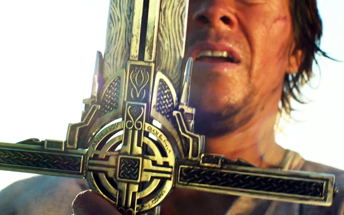 男子获得,亚瑟王留下的宝剑,最后唤醒了12名圆桌骑士!