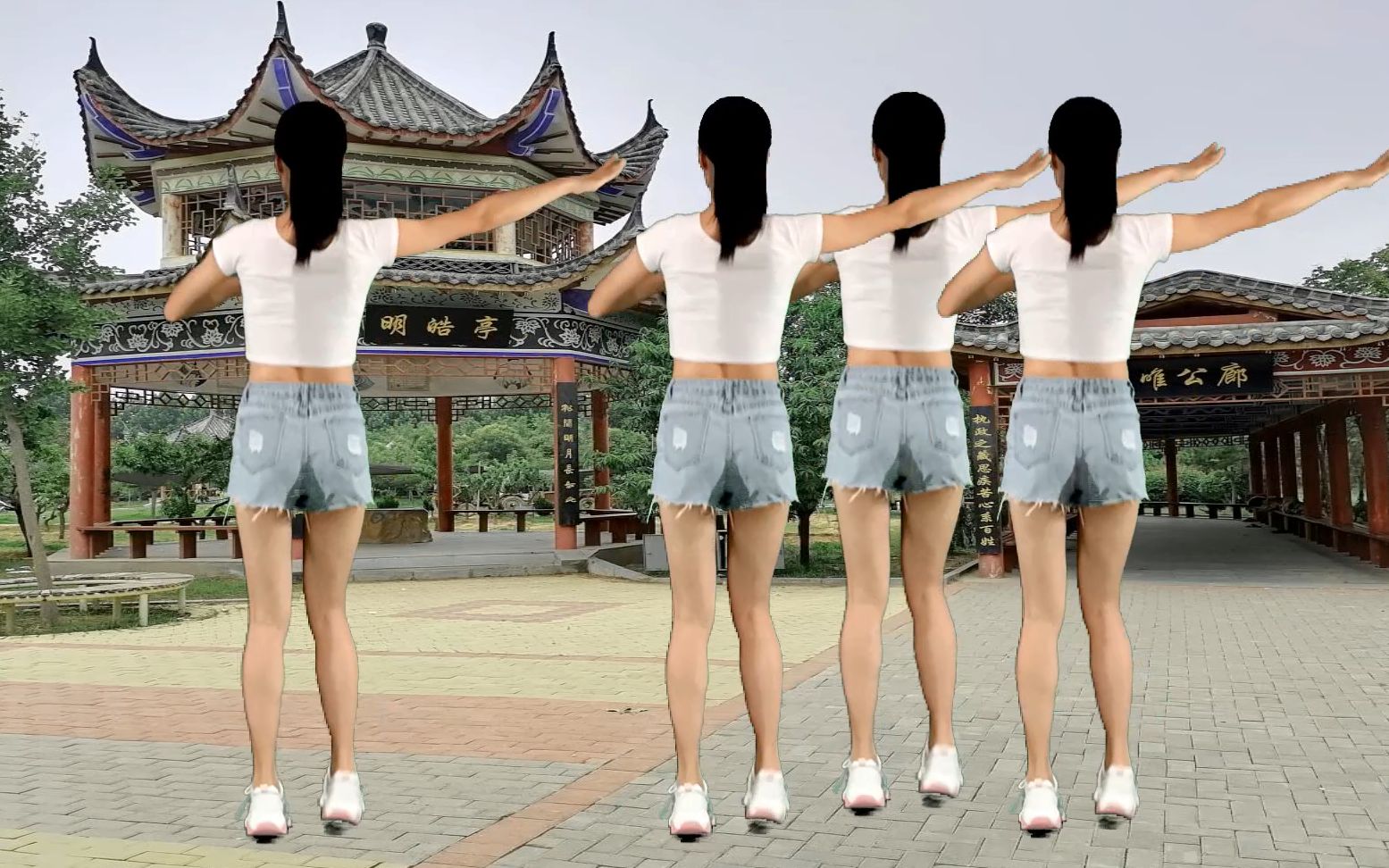 经典舞曲,16步广场舞《青青河边草》歌甜舞美,好看极了