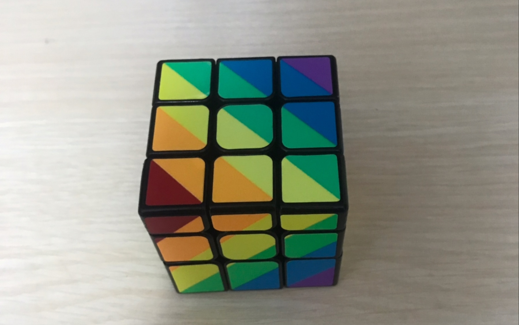 此魔方非全镜面版本但是五彩缤纷非常好看不等层彩虹魔方教程