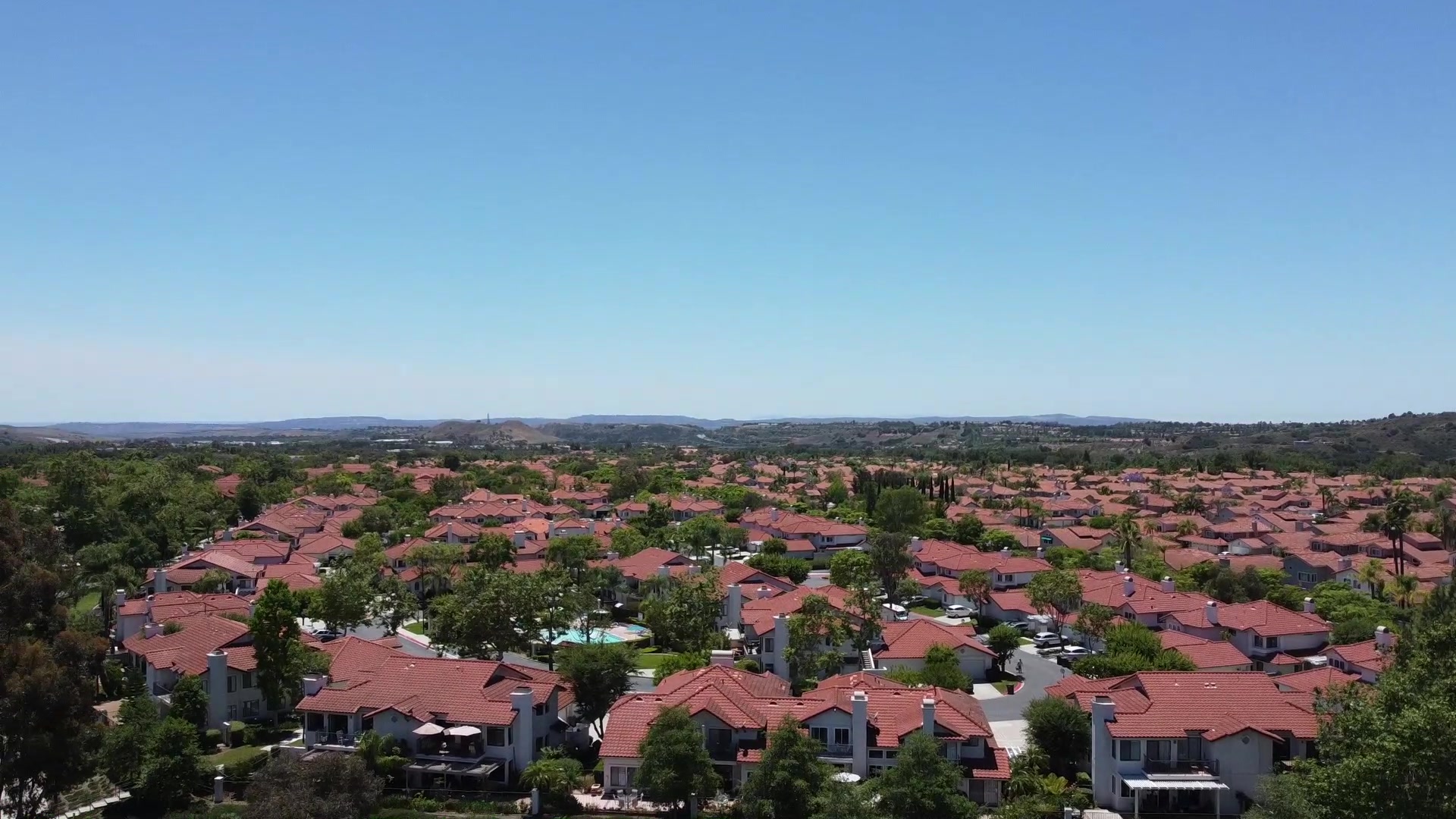 【骚乱后的美国】航拍:为啥科技企业都喜欢在加州农村创业?