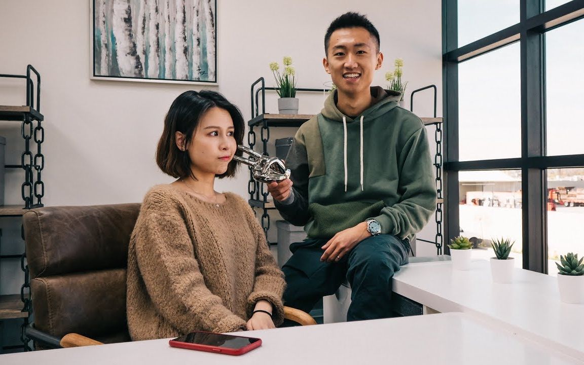 yellowdude 大胆在办公室献舞!