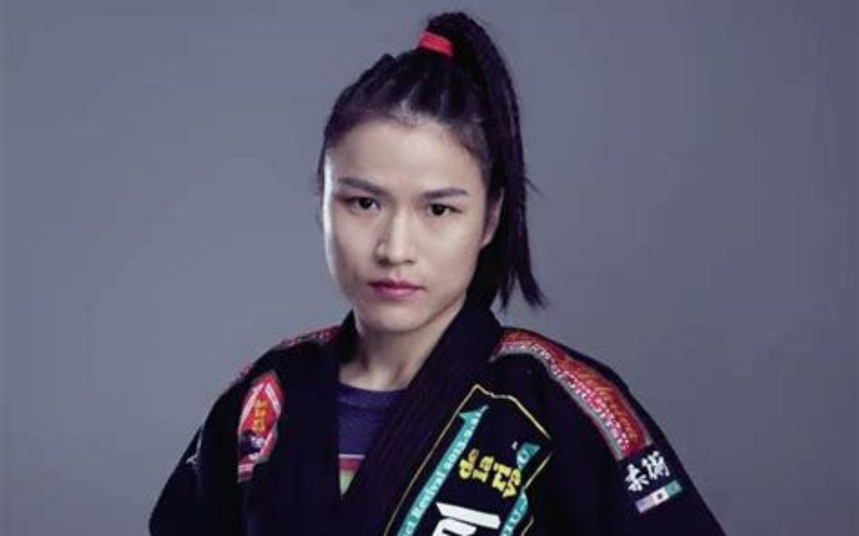 赛场上的伟丽和平时的伟丽简直像两个人