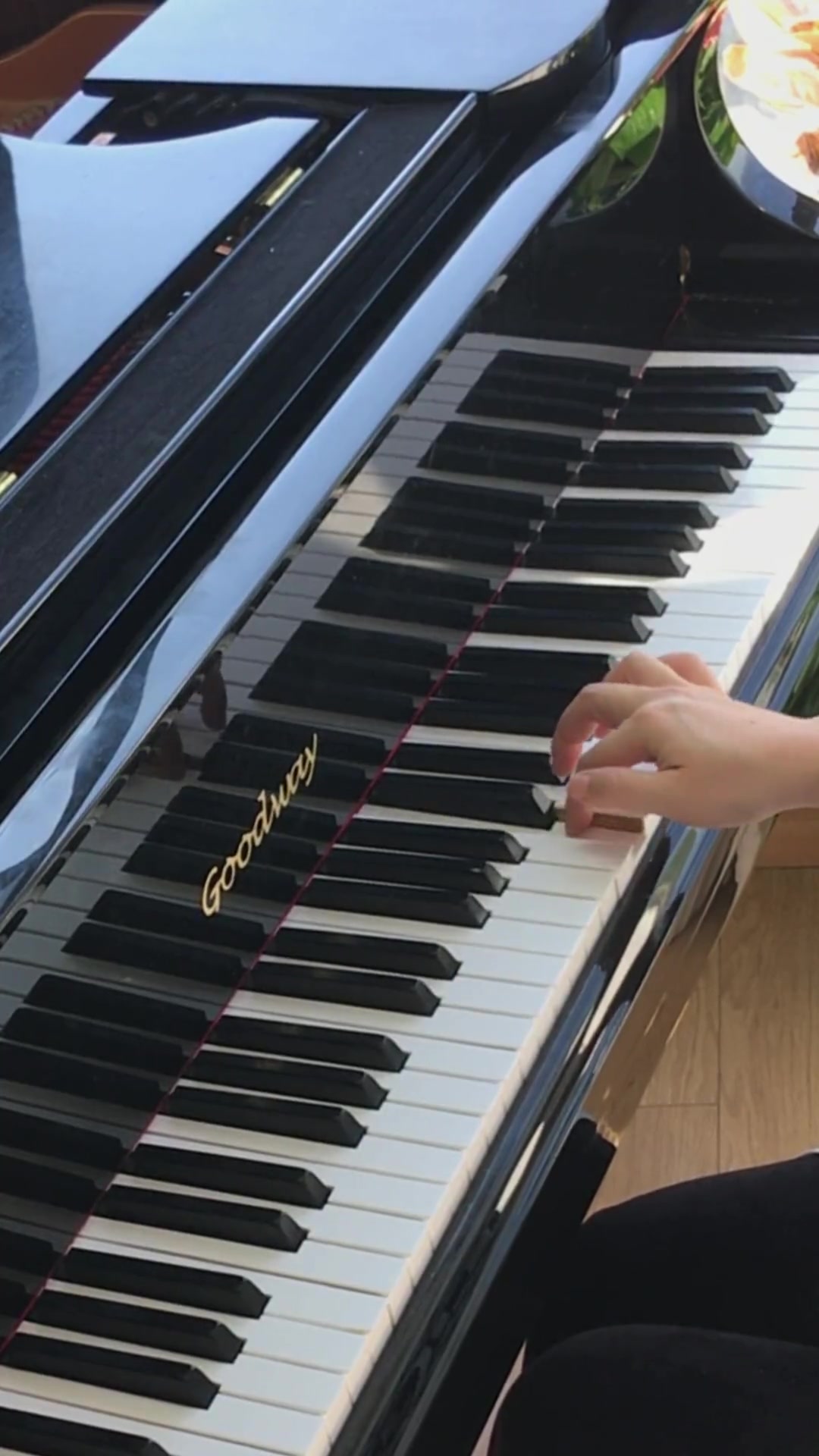 新手学钢琴必学的六种指法之穿指法钢琴家有琴童钢琴演奏艺术教育