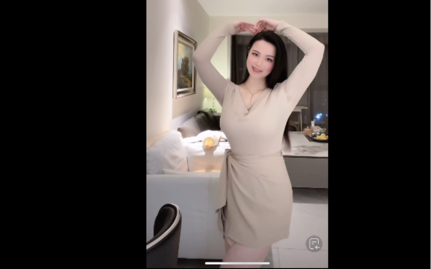 何雪子裸色上围呼之欲出——某音观察直播录屏