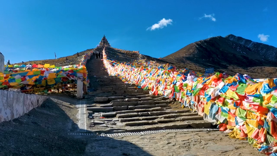 第一人称视角带你上海拔4298米的折多山观景台看云海