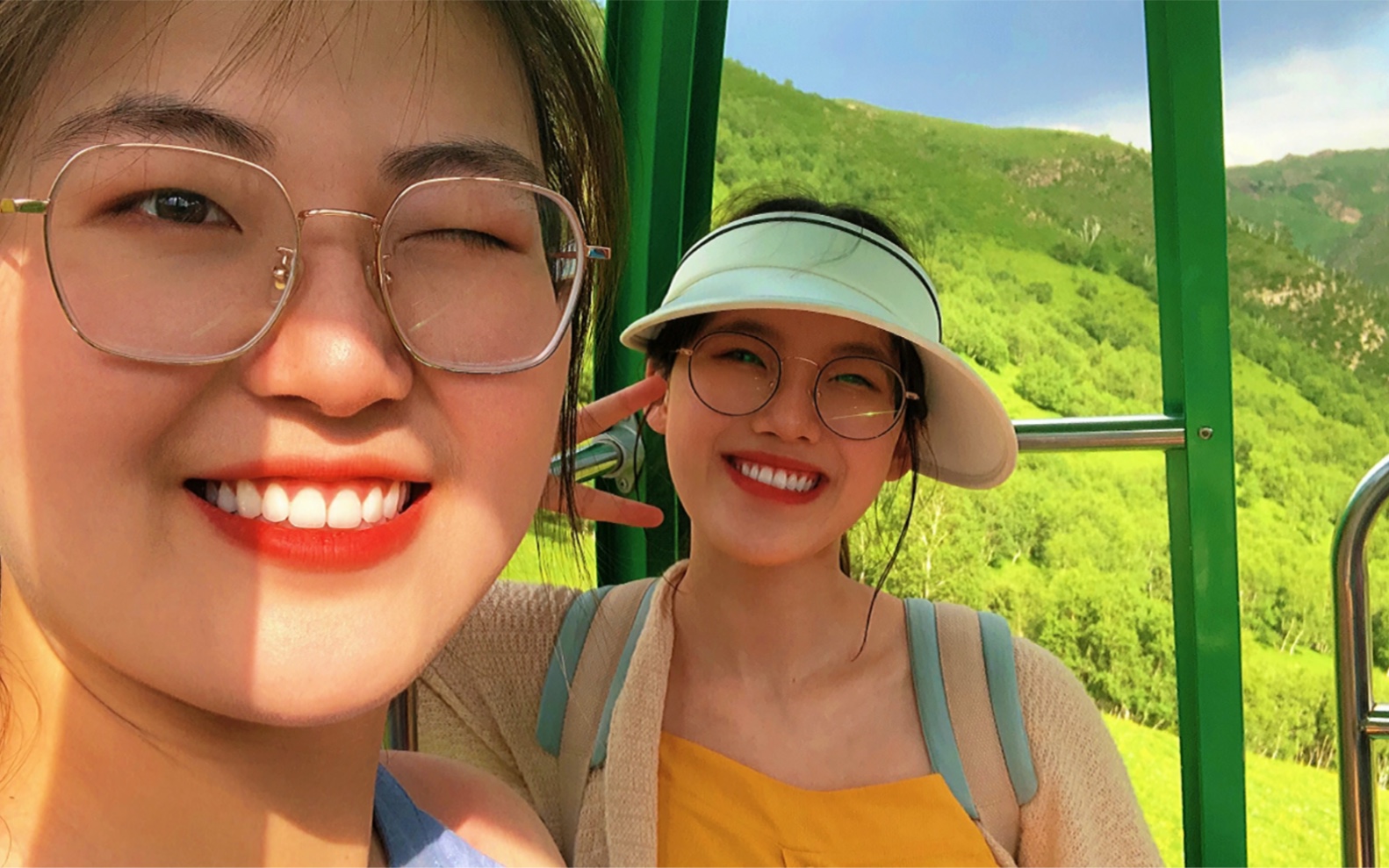 笑容是装的(假装只有一般开心