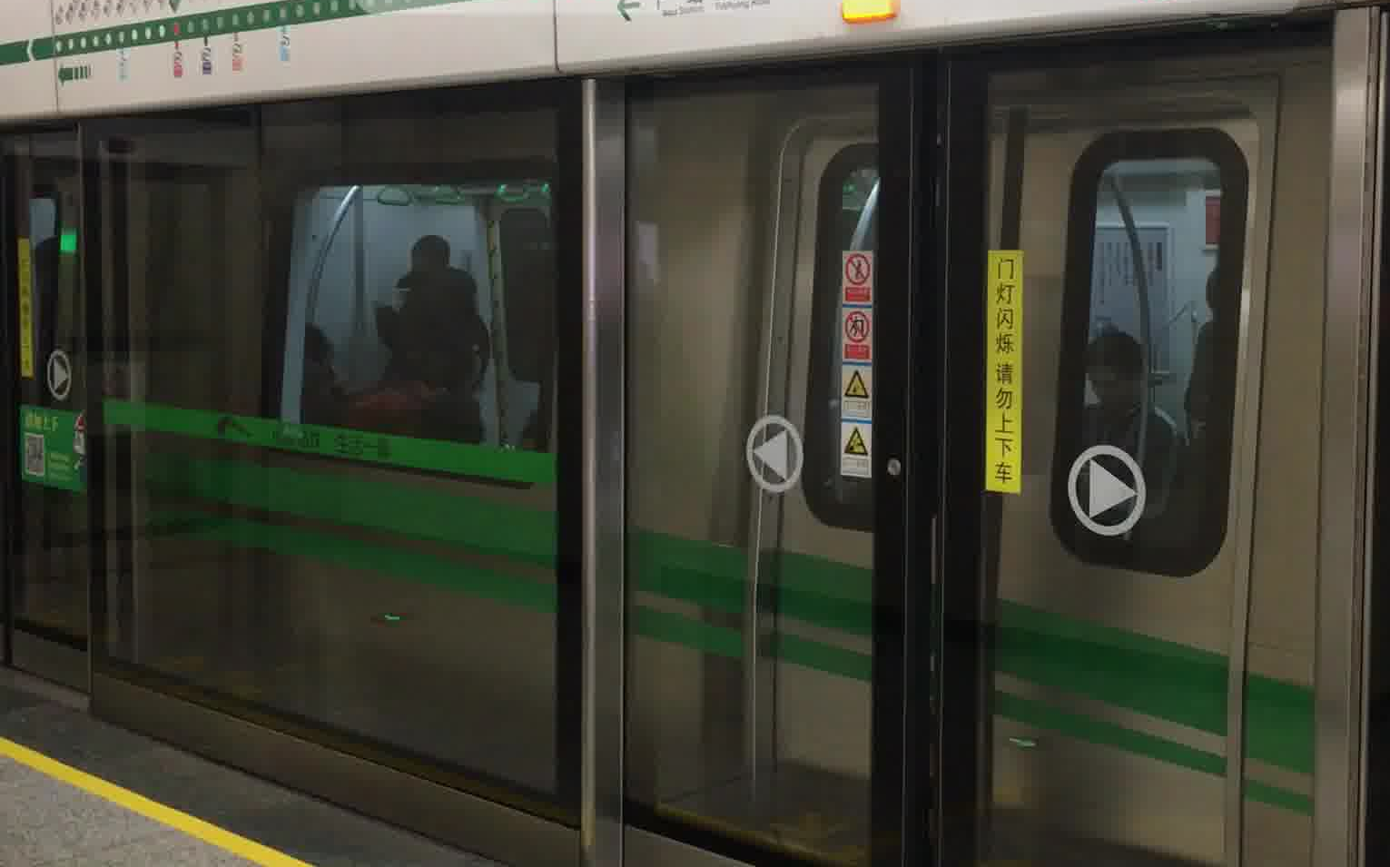 成都地铁4号线10426号车市二医院出站
